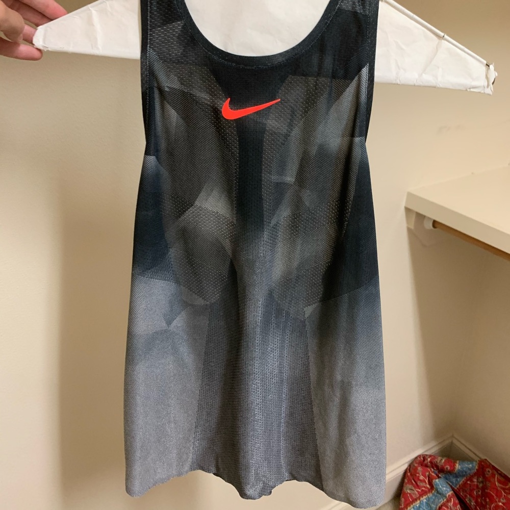 Nike tank